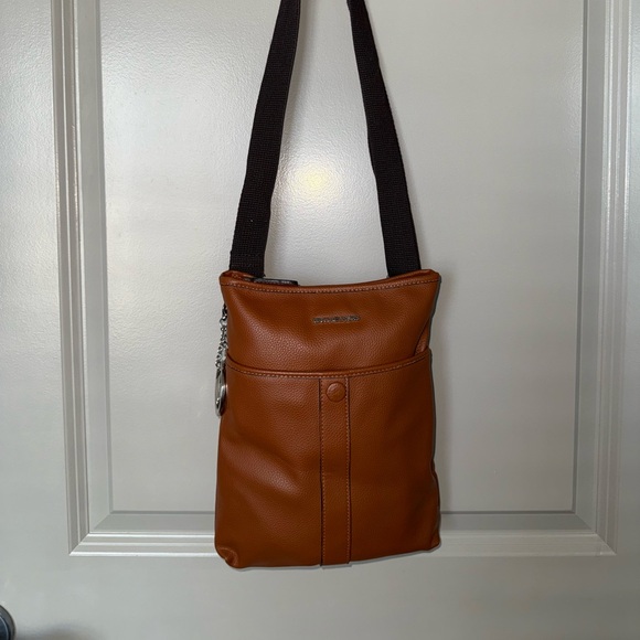 Michael Kors Inspired Faux Leather Bag - Picture 5 of 7